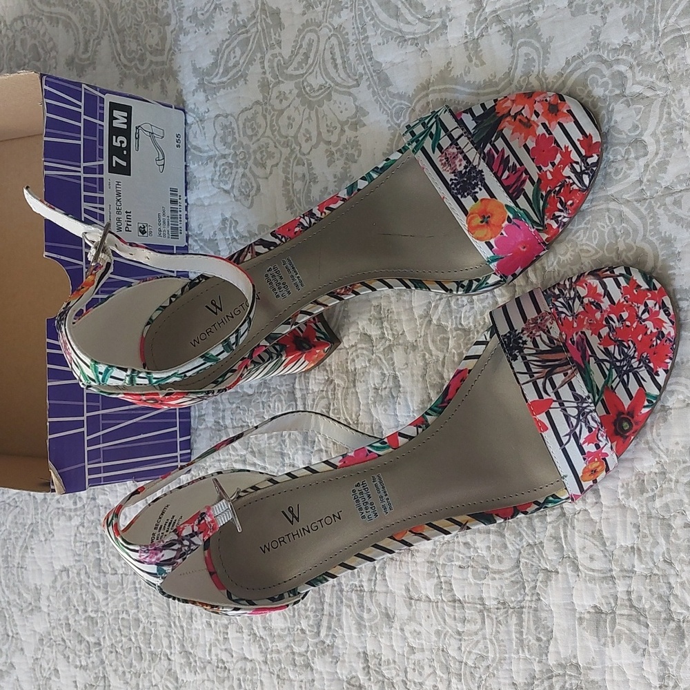 Worthington size 7 1/2 floral satin sandals